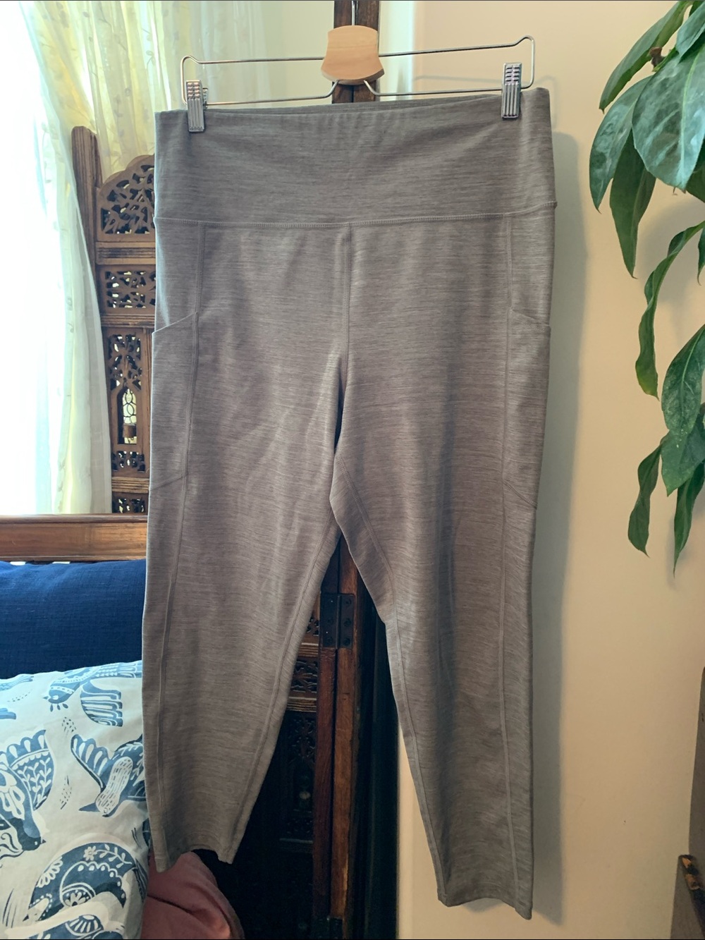 American Eagle Outfitters Gray High-Waist Leggings with Pockets